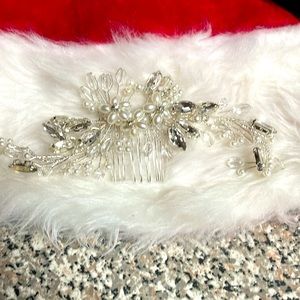 VINTAGE HAIR COMB PEARLS AND RHINESTONES 7-8IN LONG DEPENDING ON STYLE 2IN COMB